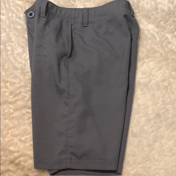 Boys Under Armour Shorts Medium Gray - Picture 2 of 5